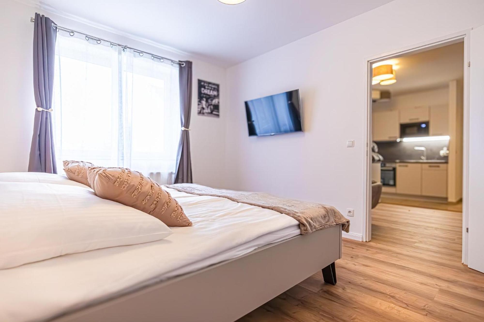 Charming 1br And 1lr Modern Design Donaustadt Appartement *