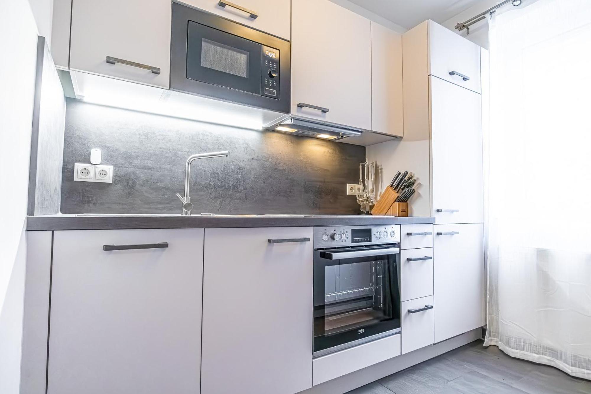 Charming 1br And 1lr Modern Design Donaustadt Appartement *