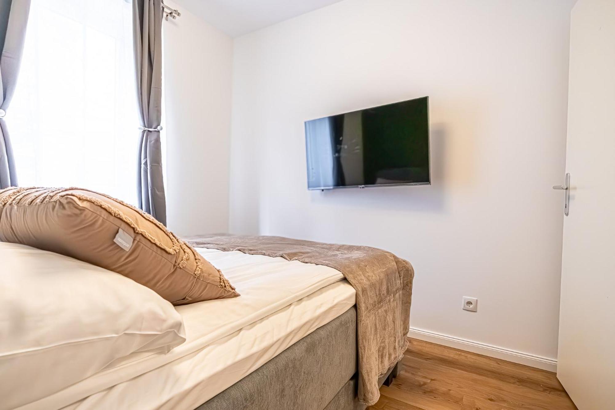Charming 1br And 1lr Modern Design Donaustadt Appartement Wenen