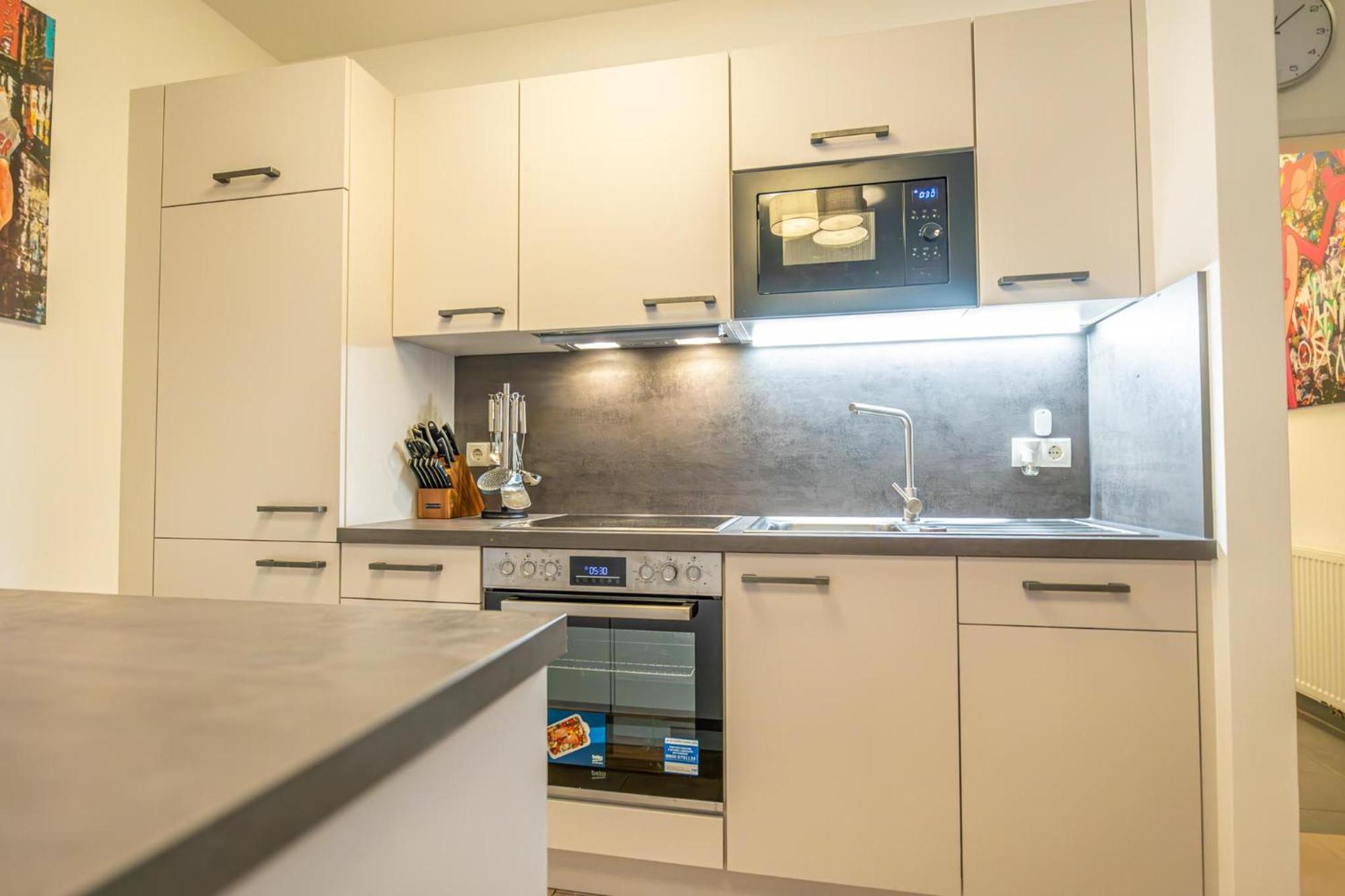 Charming 1br And 1lr Modern Design Donaustadt Appartement *